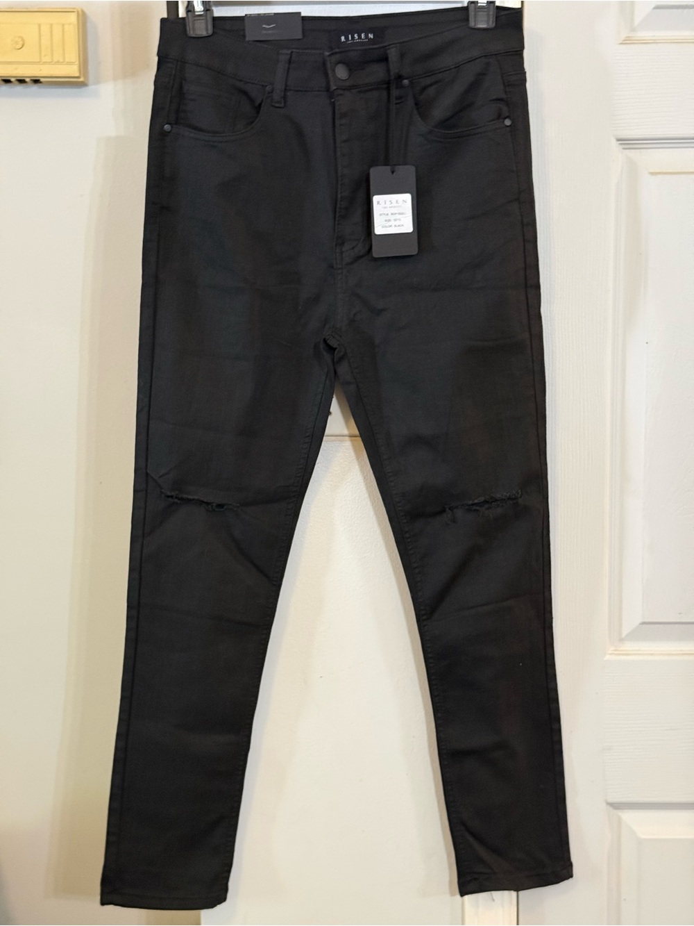 NWT Risen 32/15 Black Slim Distressed Jeans